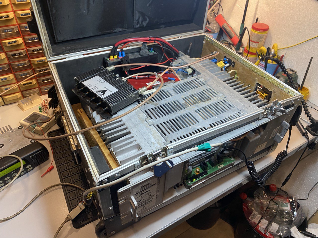 Ripetitore Motorola MTR2000.jpg